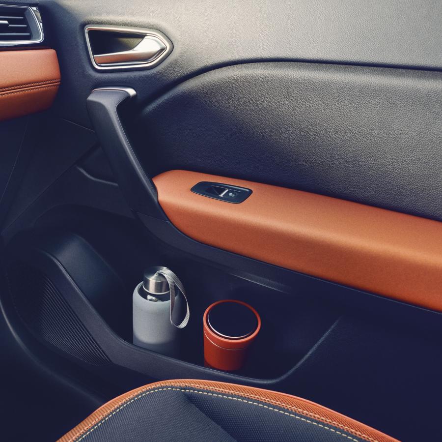 Детали интерьера Renault Captur 2019 года  (WW) (фото 77 из 138)